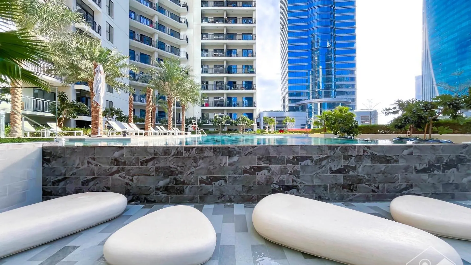 Elegant 1B With Stunning Views & Balcony In Business Bay Apartment Dubai