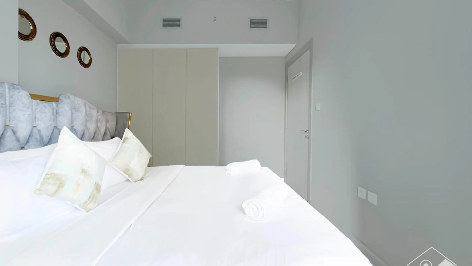Elegant 1B With Stunning Views & Balcony In Business Bay Apartment Dubai