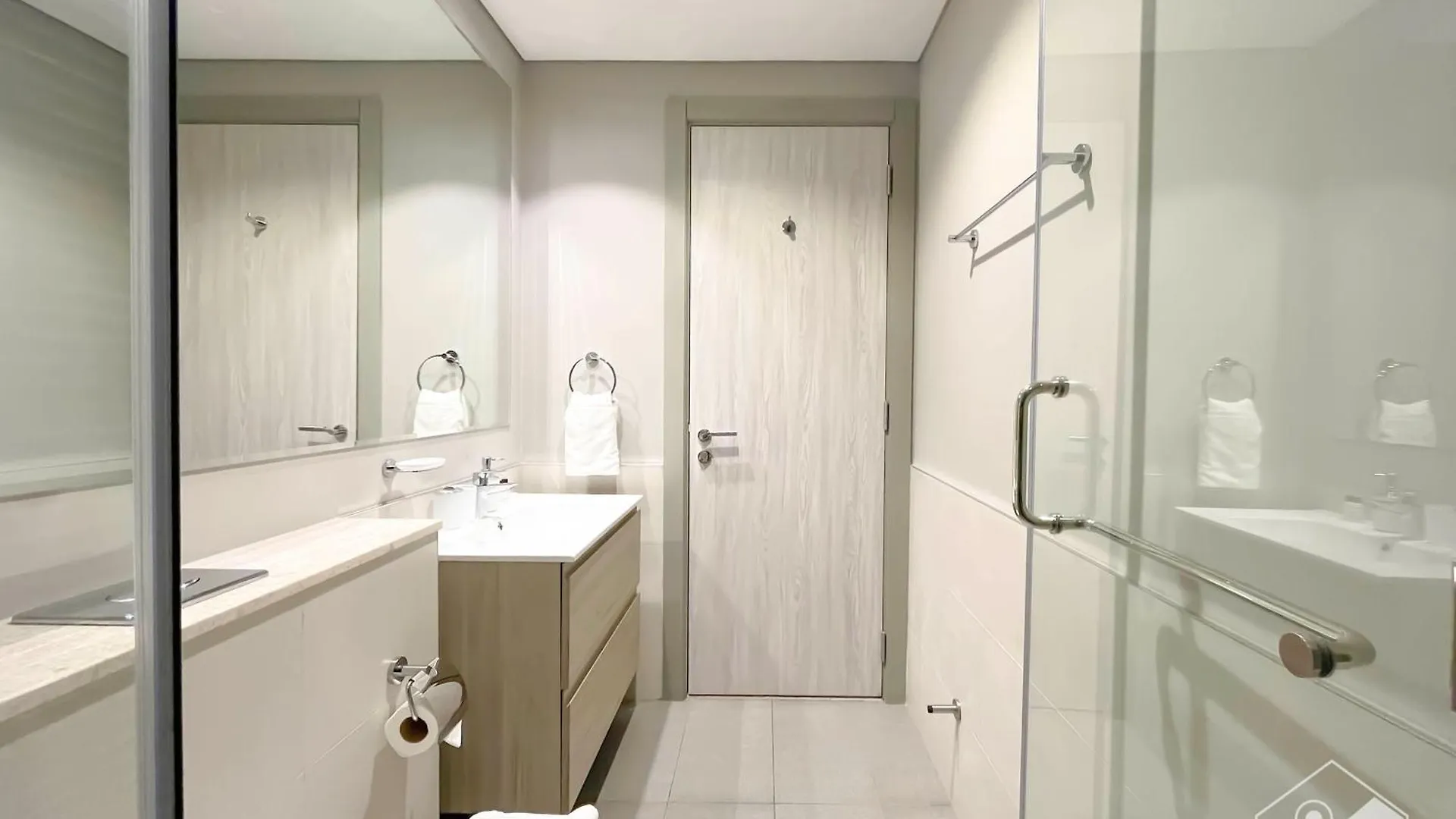 Elegant 1B With Stunning Views & Balcony In Business Bay Apartment Dubai United Arab Emirates