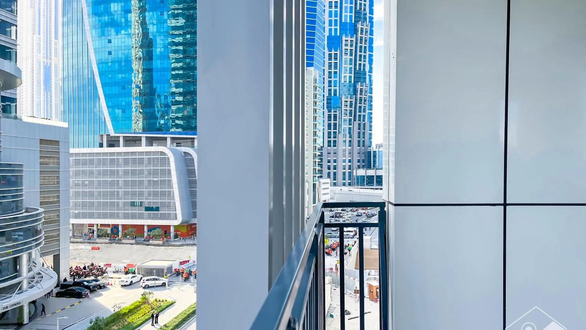 Elegant 1B With Stunning Views & Balcony In Business Bay Apartment Dubai