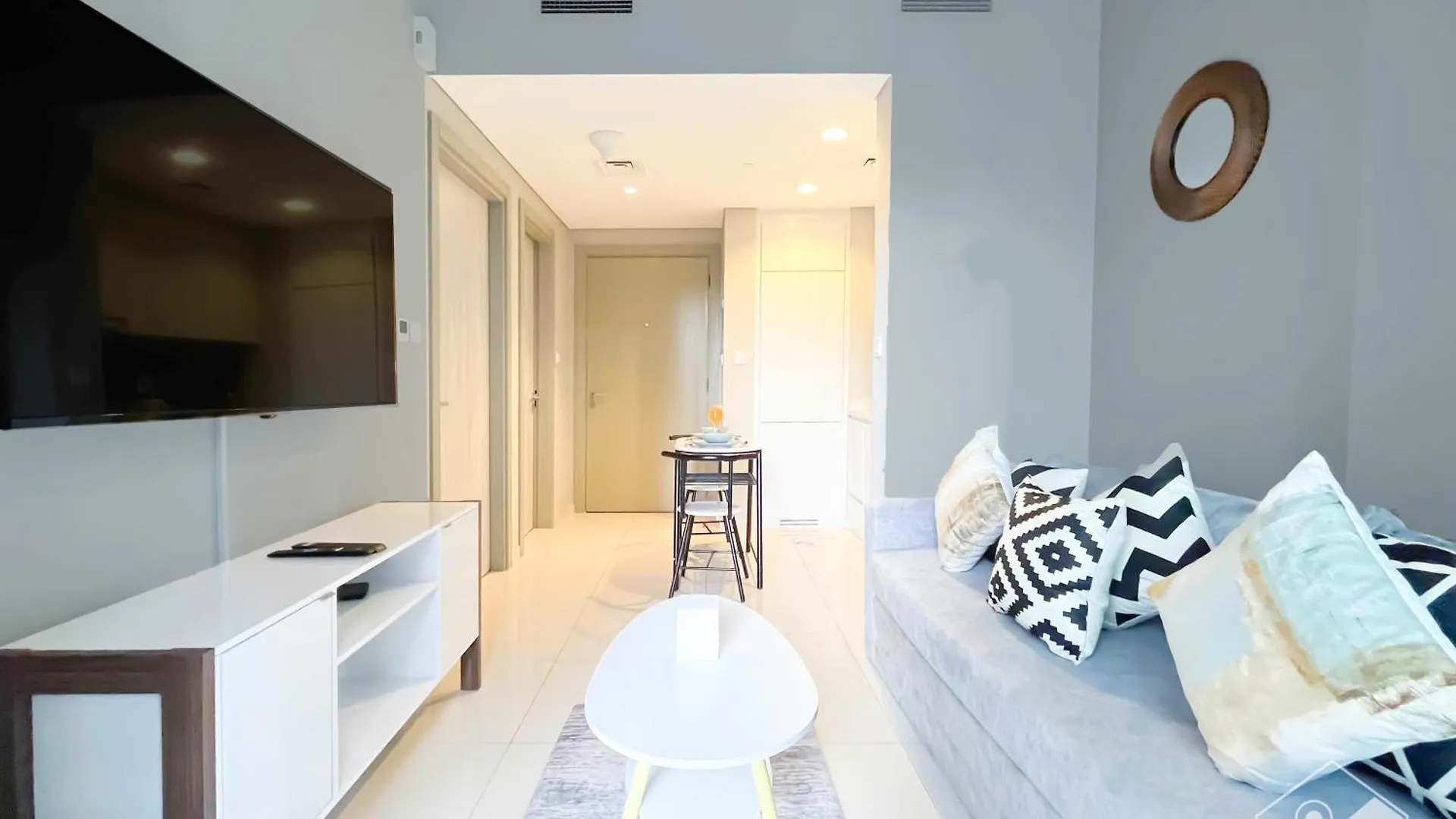 Elegant 1B With Stunning Views & Balcony In Business Bay Apartment Dubai